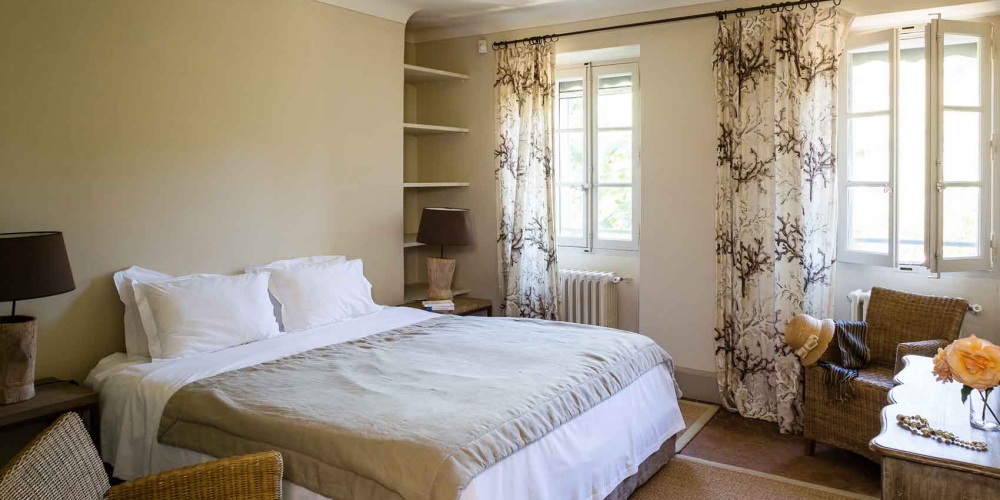 Chambre de la villa provençale sur l'île des Embiez, à proximité de Toulon