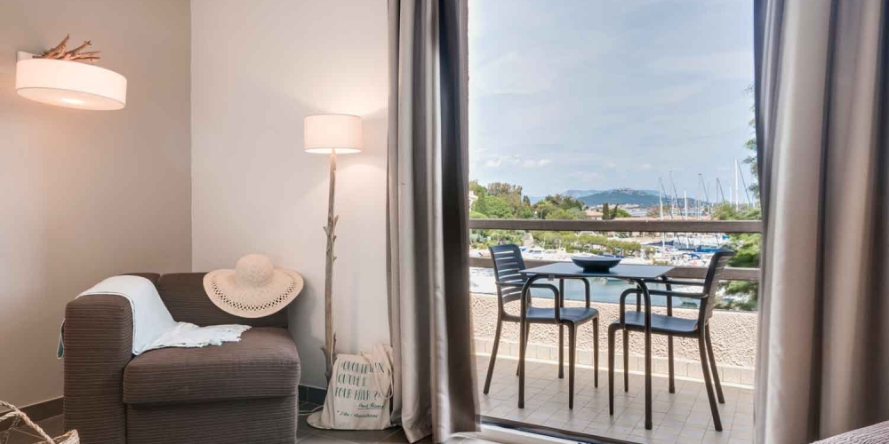 Appartement en location saisonnière sur l'île des Embiez avec vue mer