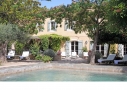 Terrasse et piscine de la villa provençale sur l'île des Embiez, à proximité de Toulon