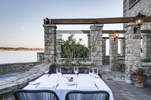 Le Delos, adresse gastronomique de l'île de Bendor, à Bandol