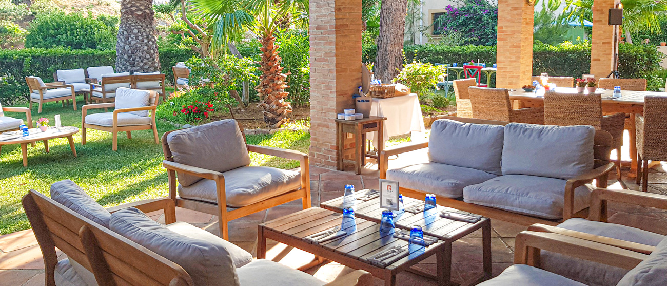 Bar lounge & restaurant